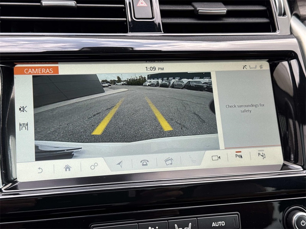 2020 Land Rover Discovery HSE photo 22