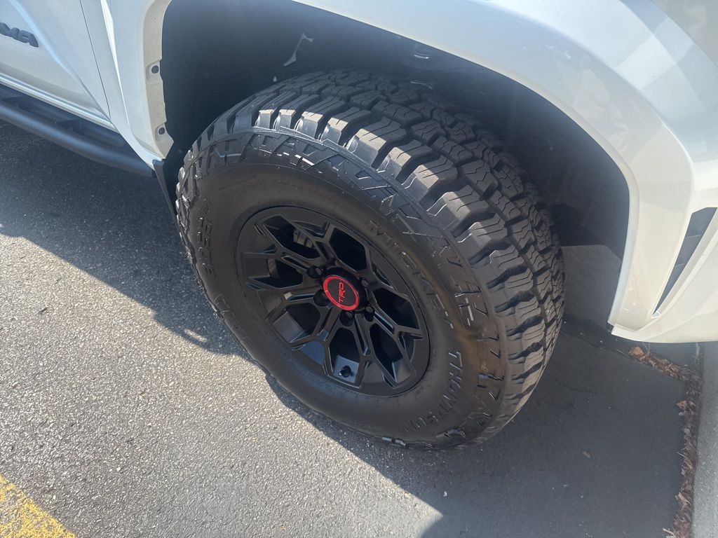 2024 Toyota Tacoma SR5 photo 5