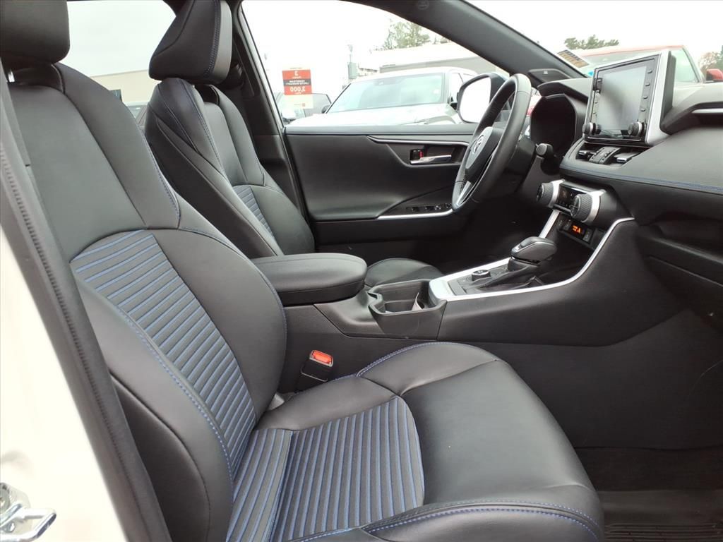 2021 Toyota RAV4 Hybrid XSE photo 2