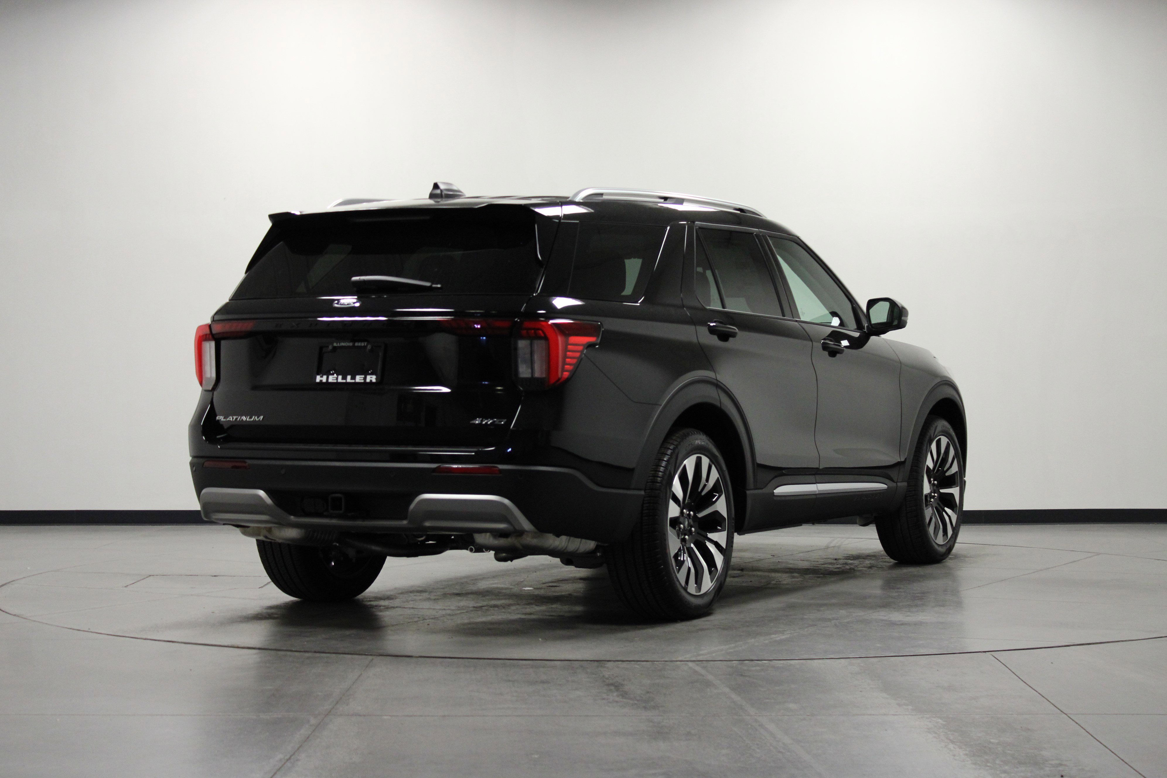 2025 Ford Explorer Platinum photo 2