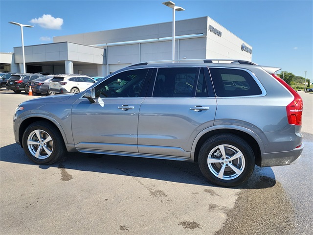 2017 Volvo XC90 T5 Momentum photo 4