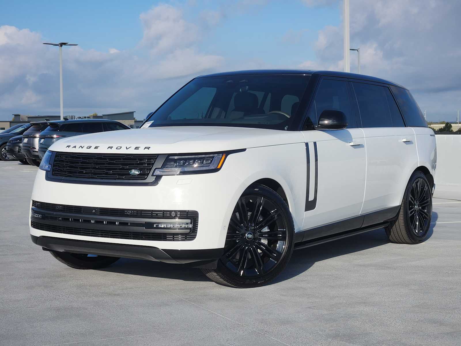 2025 Land Rover Range Rover SE's photo