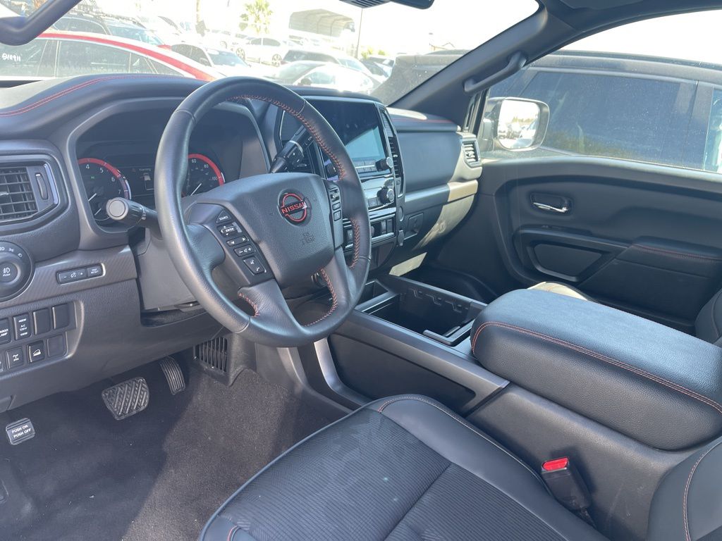 2024 Nissan Titan PRO-4X photo 2
