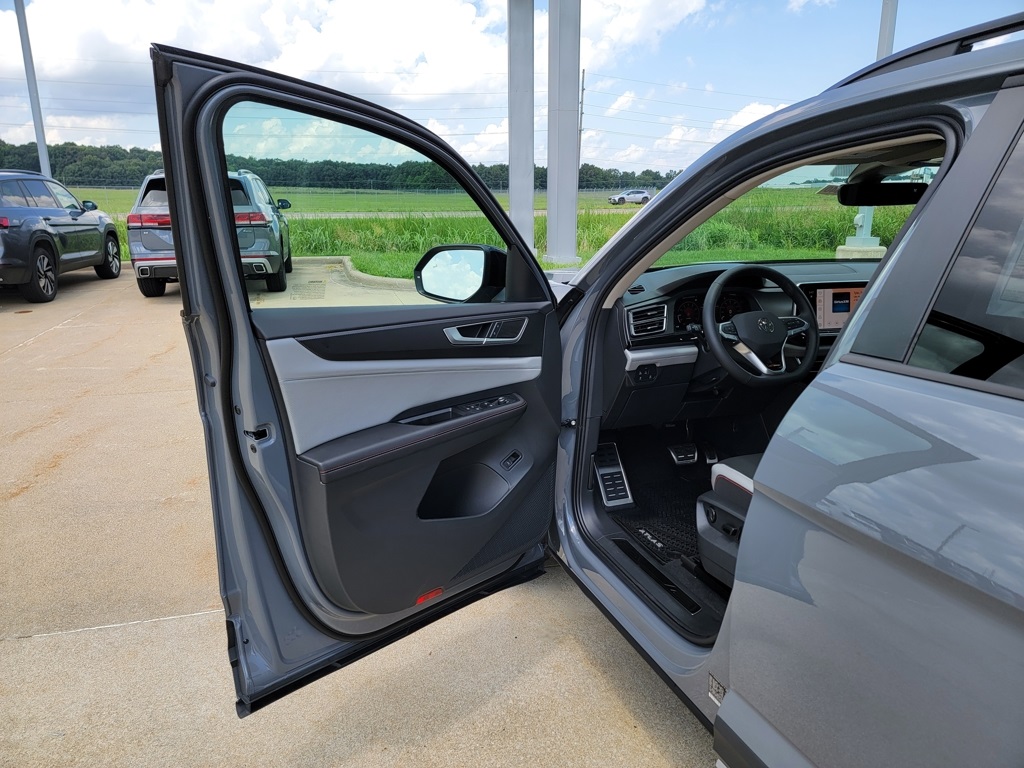 2025 Volkswagen Atlas Peak Edition SE photo 22