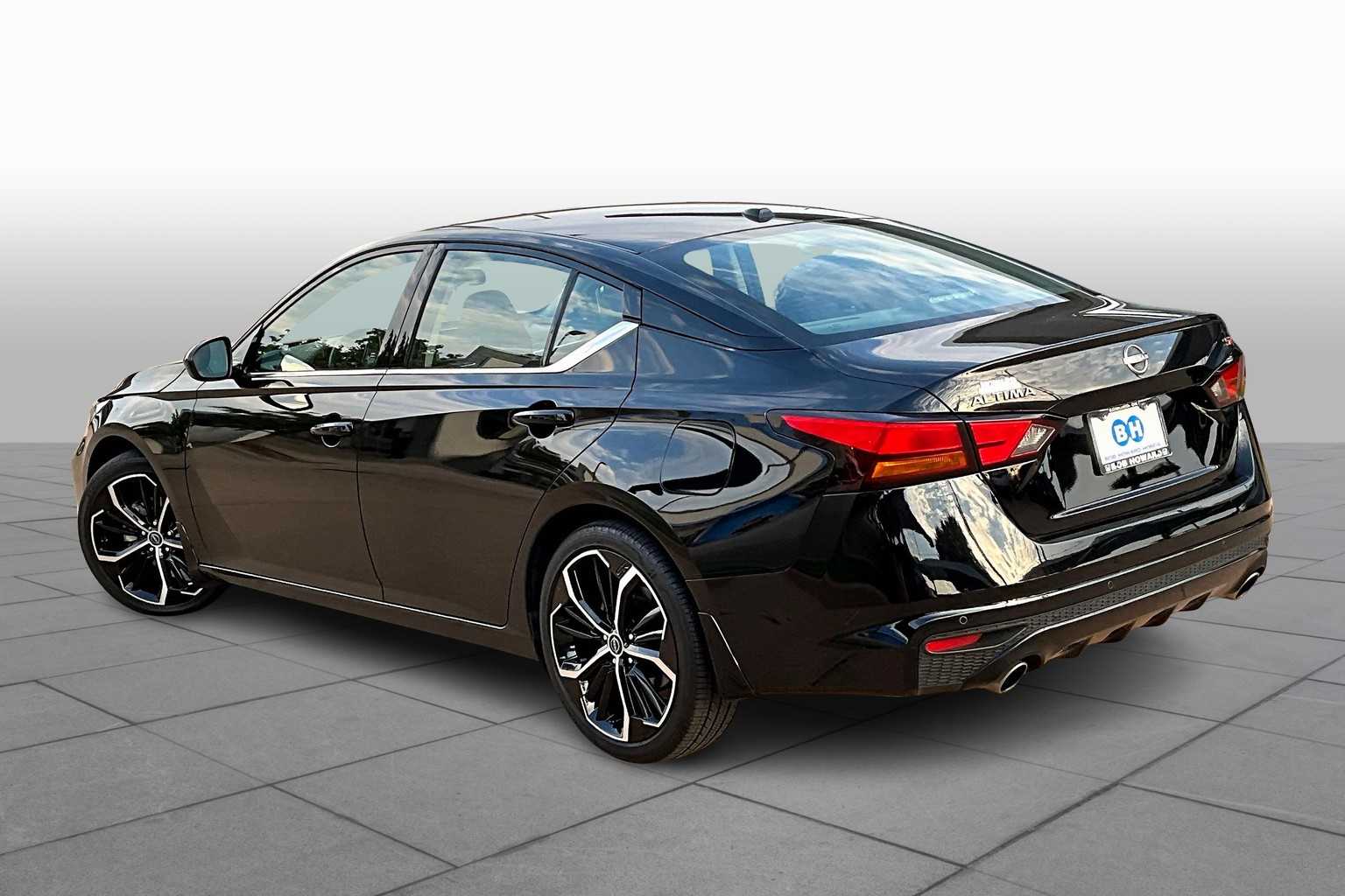 2024 Nissan Altima 2.5 SR photo 11