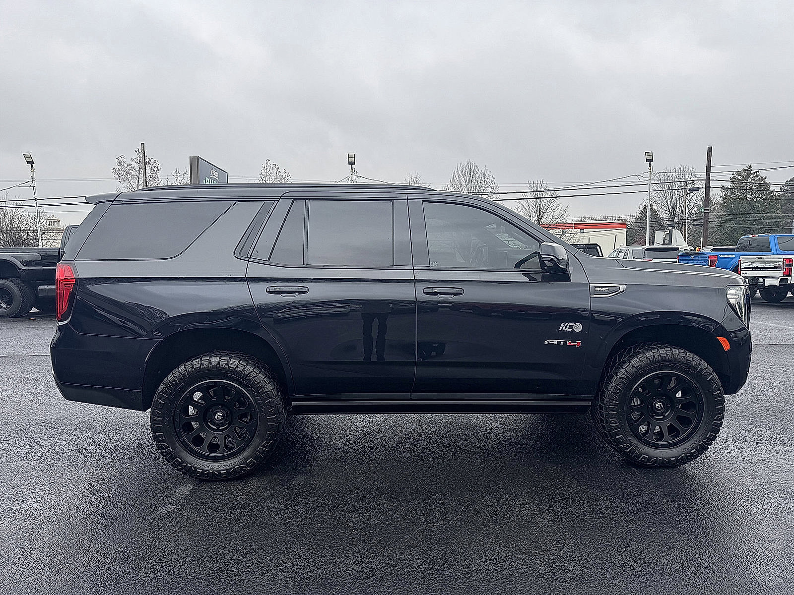 2023 Gmc Yukon AT4 photo 2