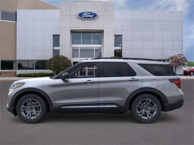 2025 Ford Explorer photo 2