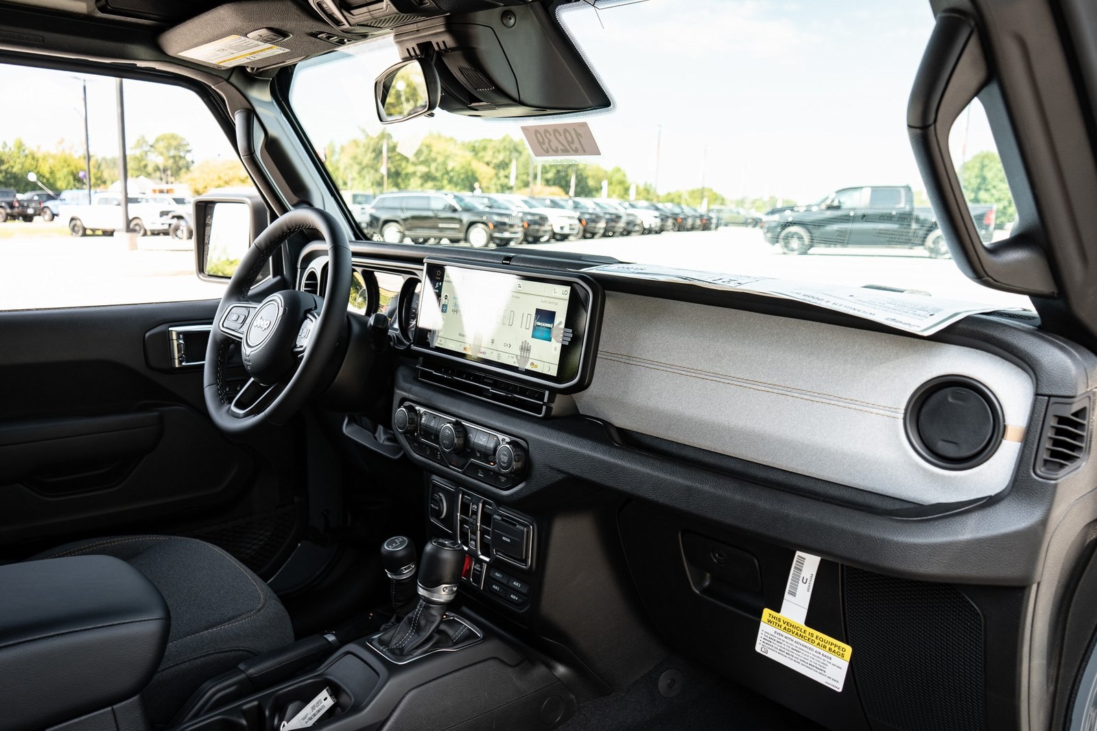 2025 Jeep Wrangler Willys photo 21