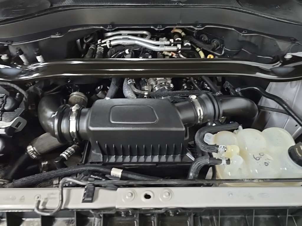 2022 Ford Explorer ST photo 13