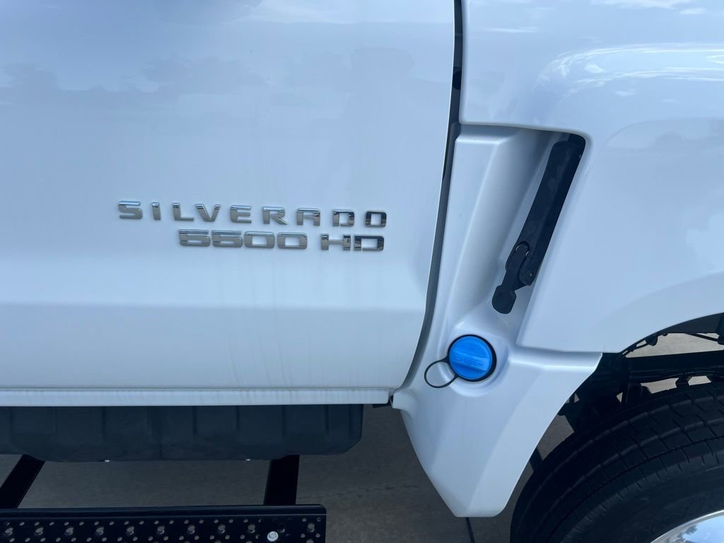 2023 Chevrolet Silverado 5500HD LT photo 12