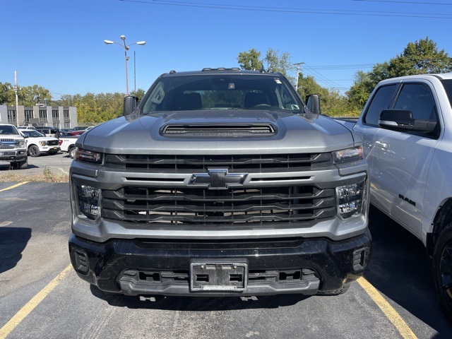 2024 Chevrolet Silverado 2500HD photo 2