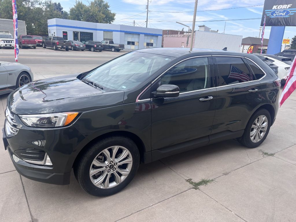 2024 Ford Edge Titanium photo 2