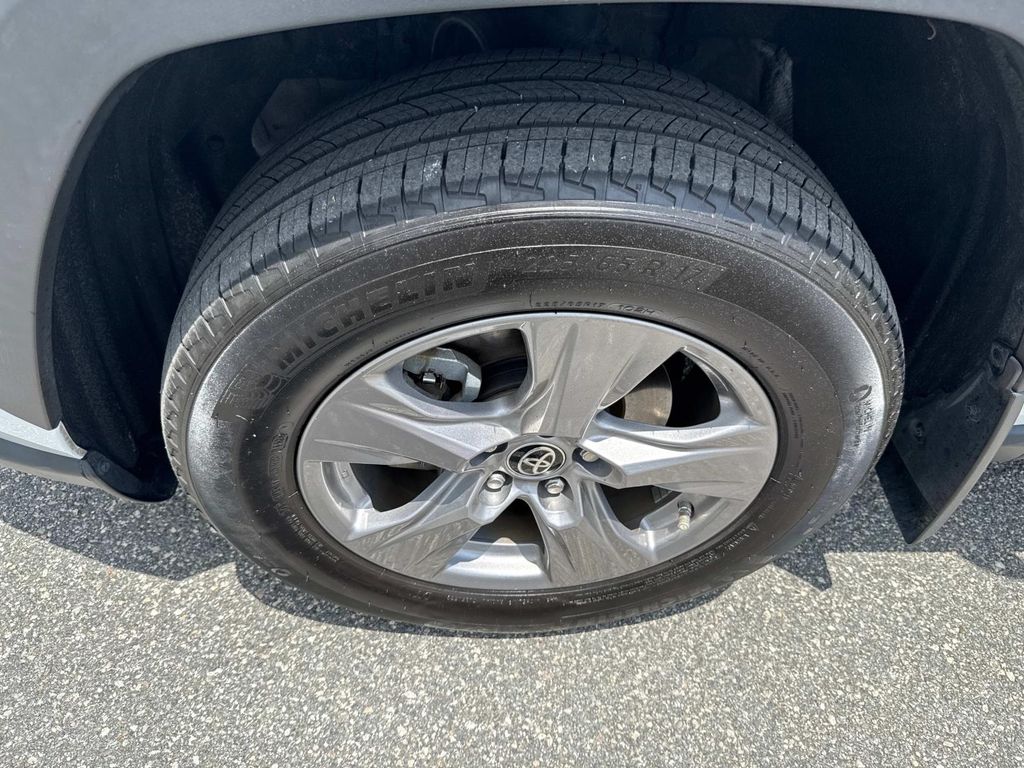 2024 Toyota RAV4 Hybrid LE photo 10