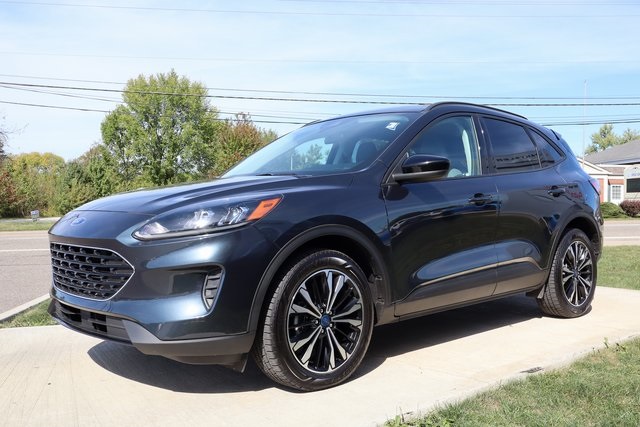 2022 Ford Escape SE photo 2