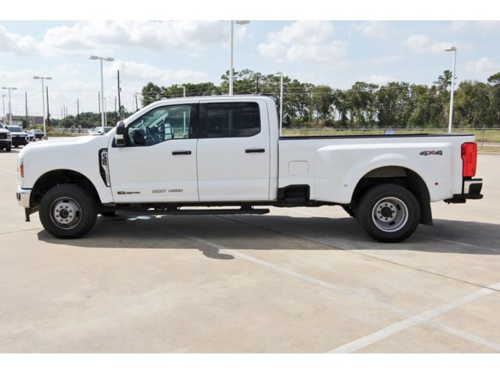2024 Ford Super Duty F-350 DRW XLT - 2