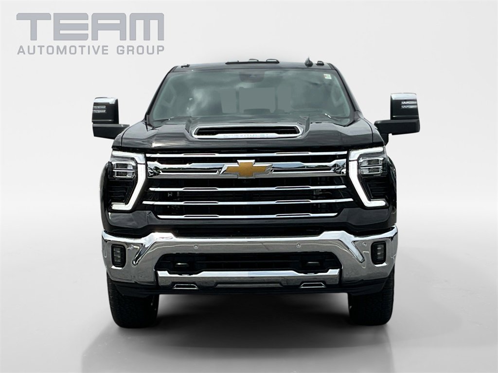 2025 Chevrolet Silverado 2500HD LTZ photo 2