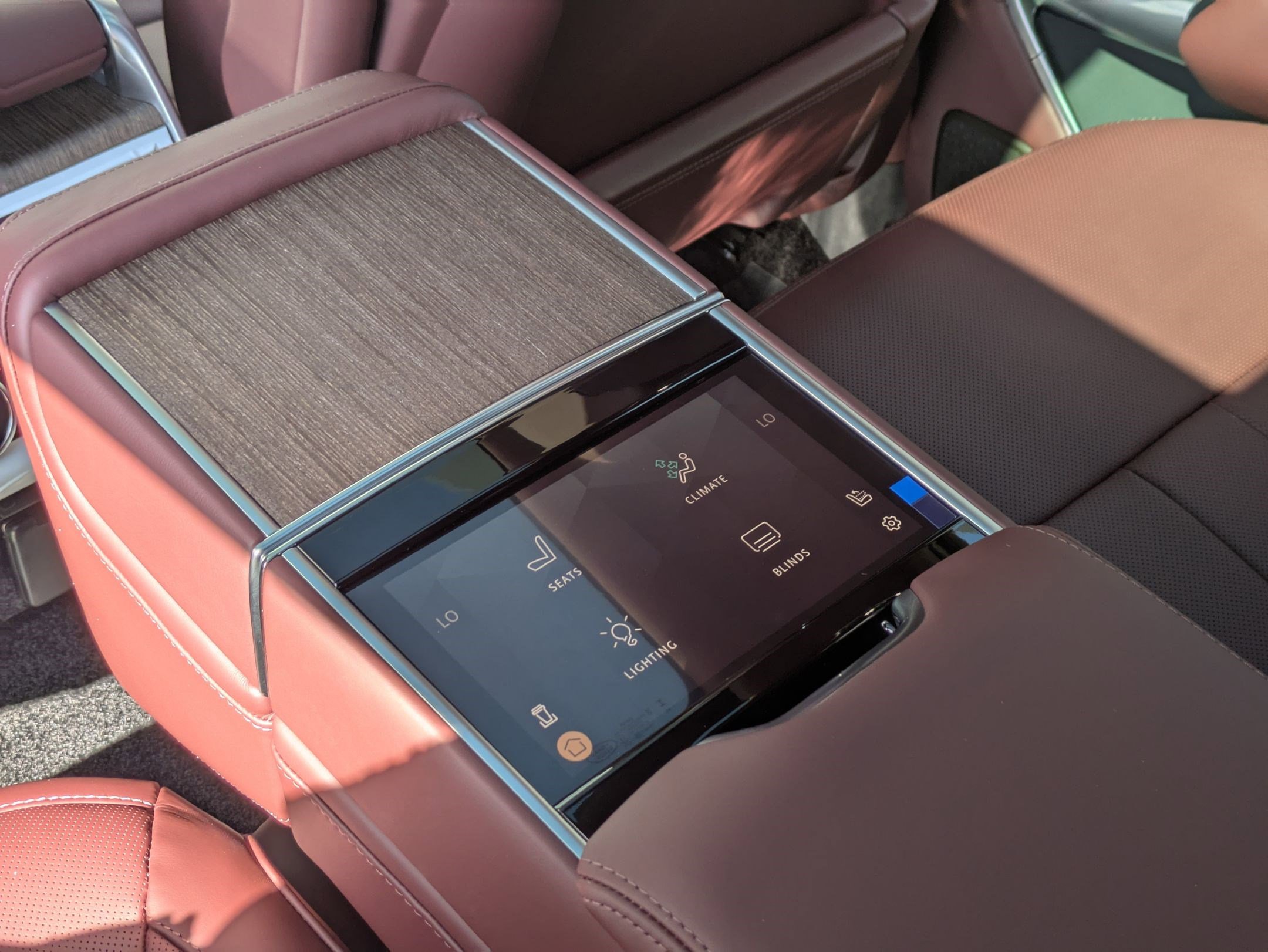 2025 Land Rover Range Rover Autobiography photo 18