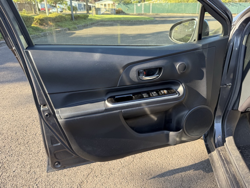 2015 Toyota Prius C Two photo 15