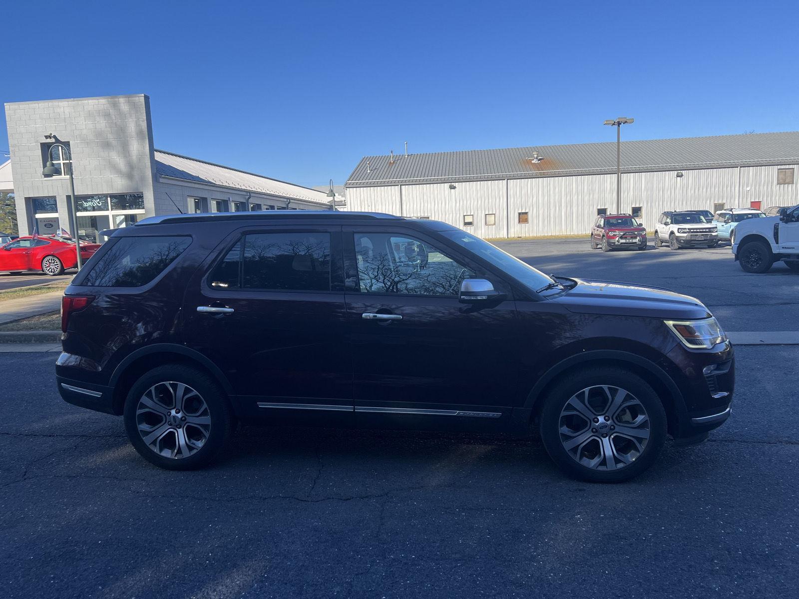 2018 Ford Explorer Platinum photo 2