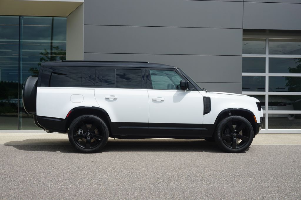 2025 Land Rover Defender 130 X-Dynamic SE photo 7