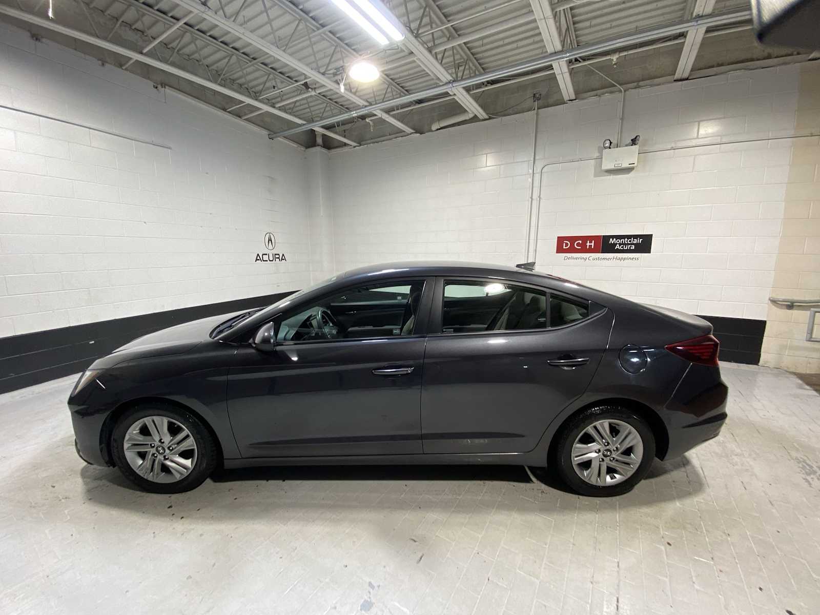 2020 Hyundai Elantra SEL photo 3