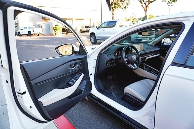 Used 2024 White Honda Touring image 36