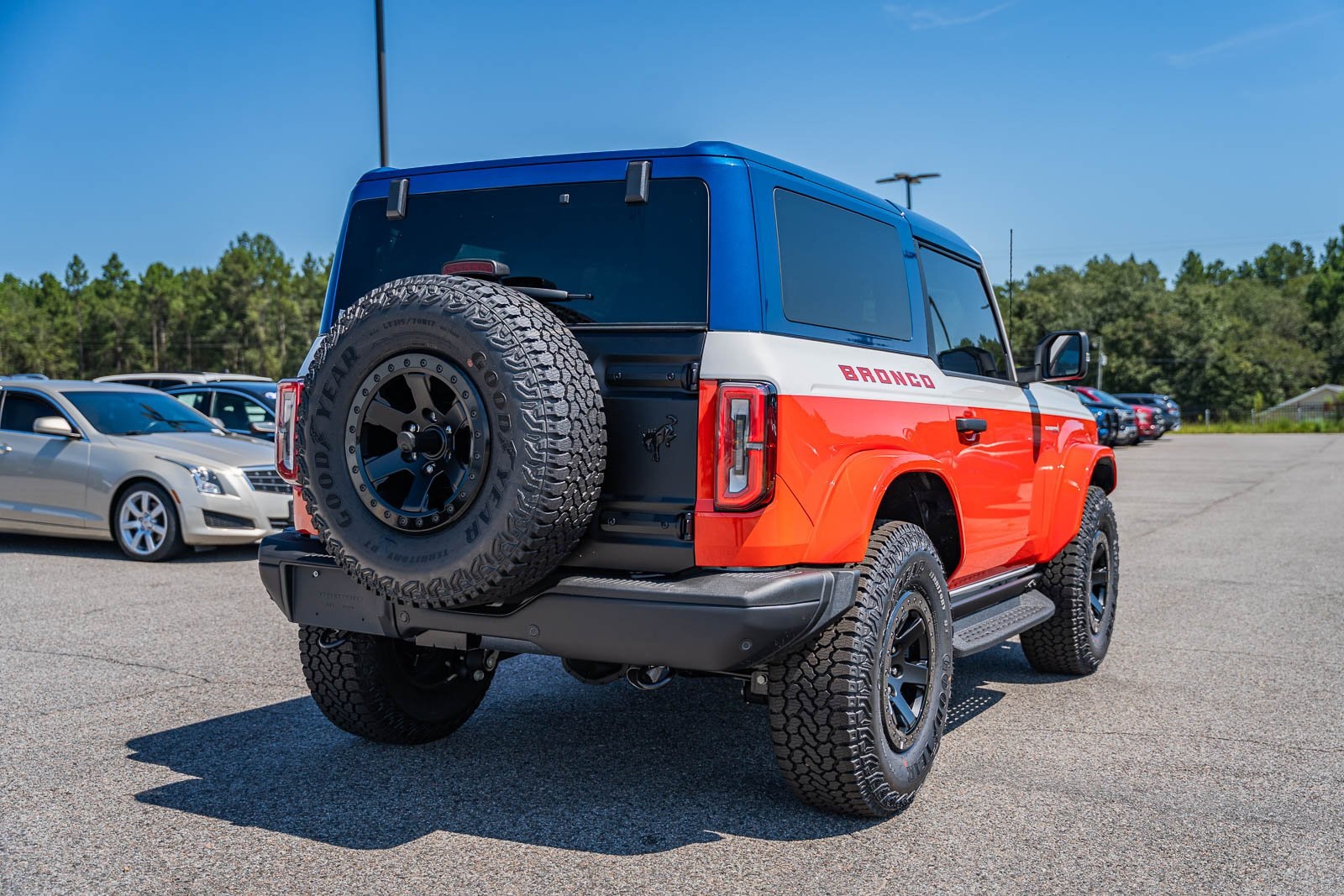 2025 Ford Bronco First Edition photo 7