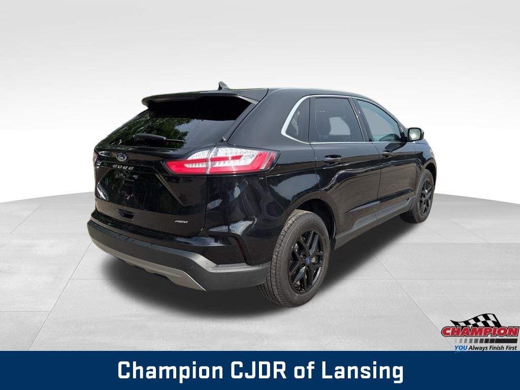 2022 Ford Edge SEL photo 2