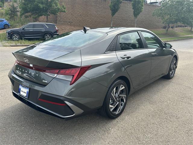 2025 Hyundai Elantra Hybrid Limited photo 5