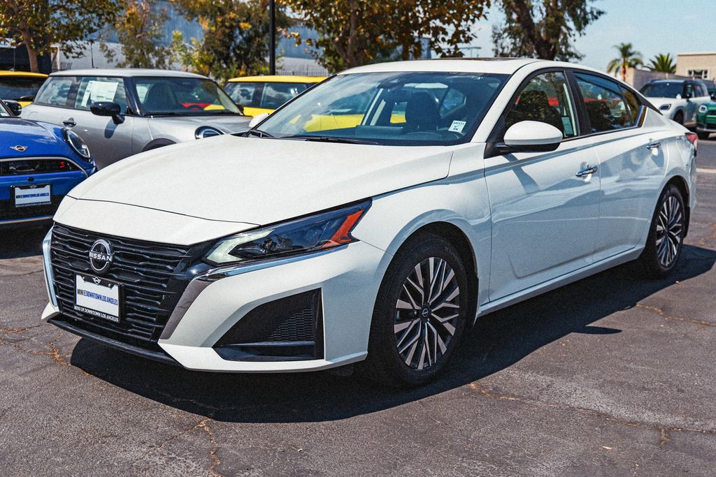2024 Nissan Altima 2.5 SV photo 3