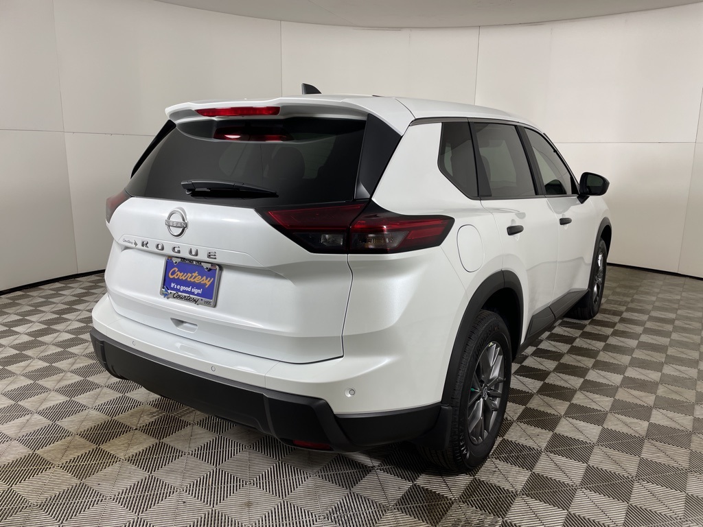 2025 Nissan Rogue S photo 4