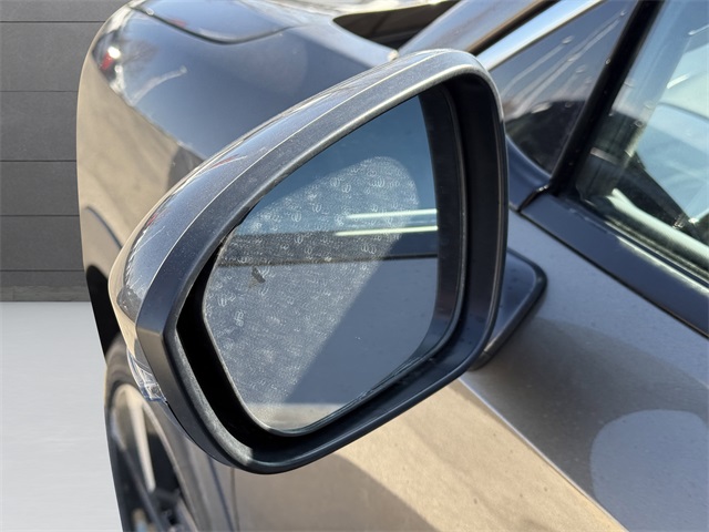 2025 Nissan Kicks SR photo 10
