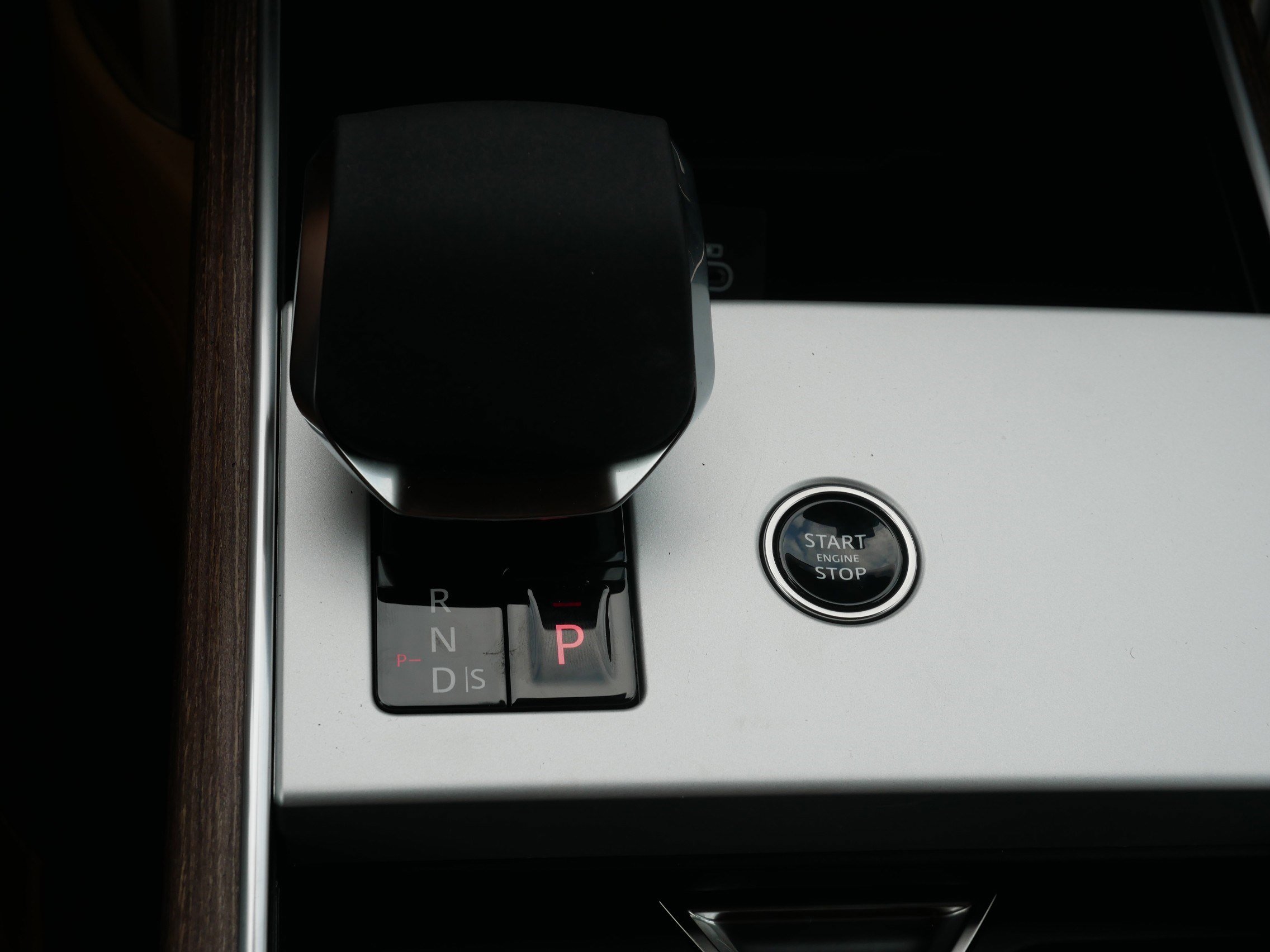 2025 Land Rover Range Rover SE photo 7