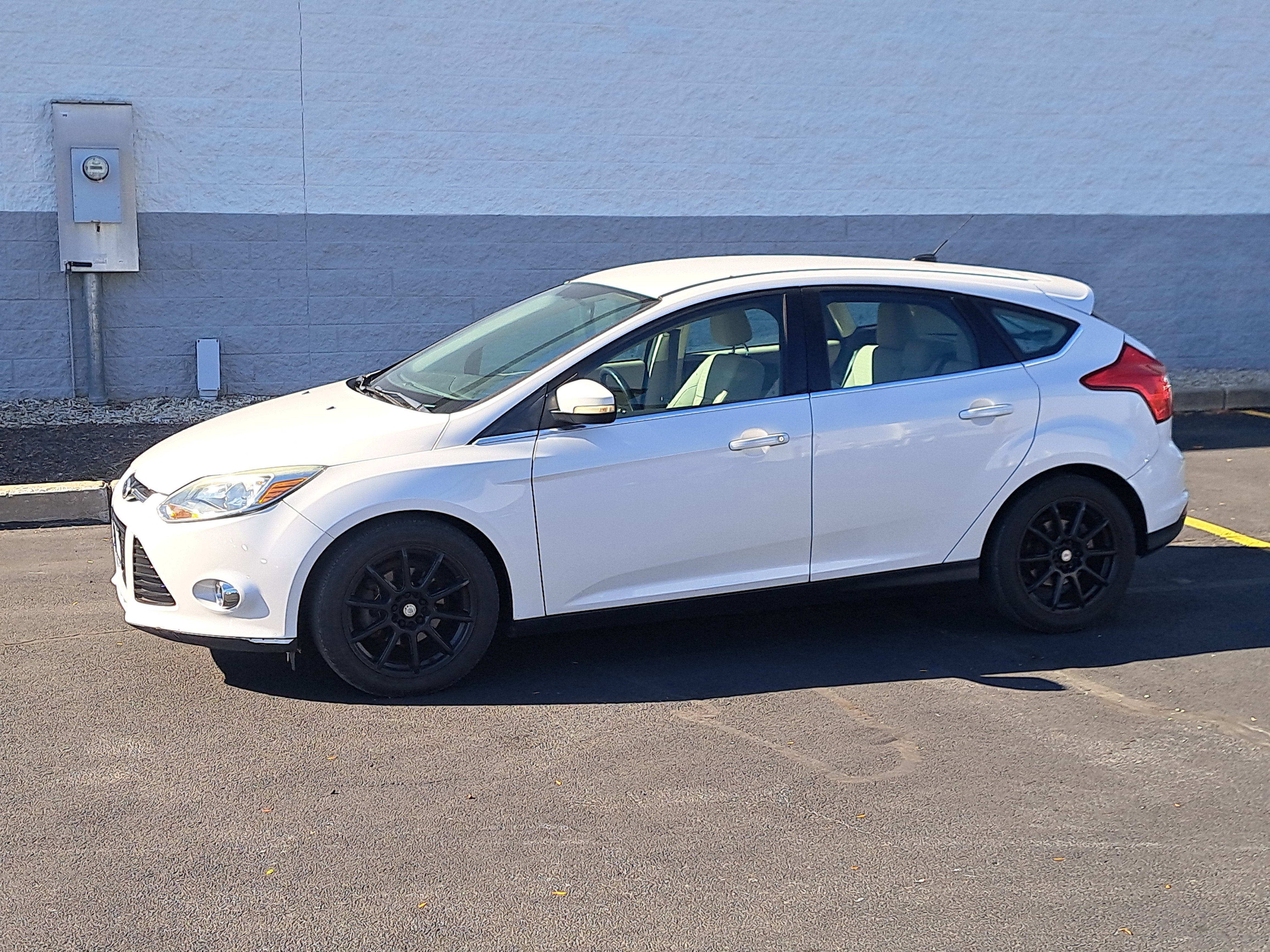 Used 2012 Ford Focus SEL with VIN 1FAHP3M26CL360569 for sale in Joliet, IL