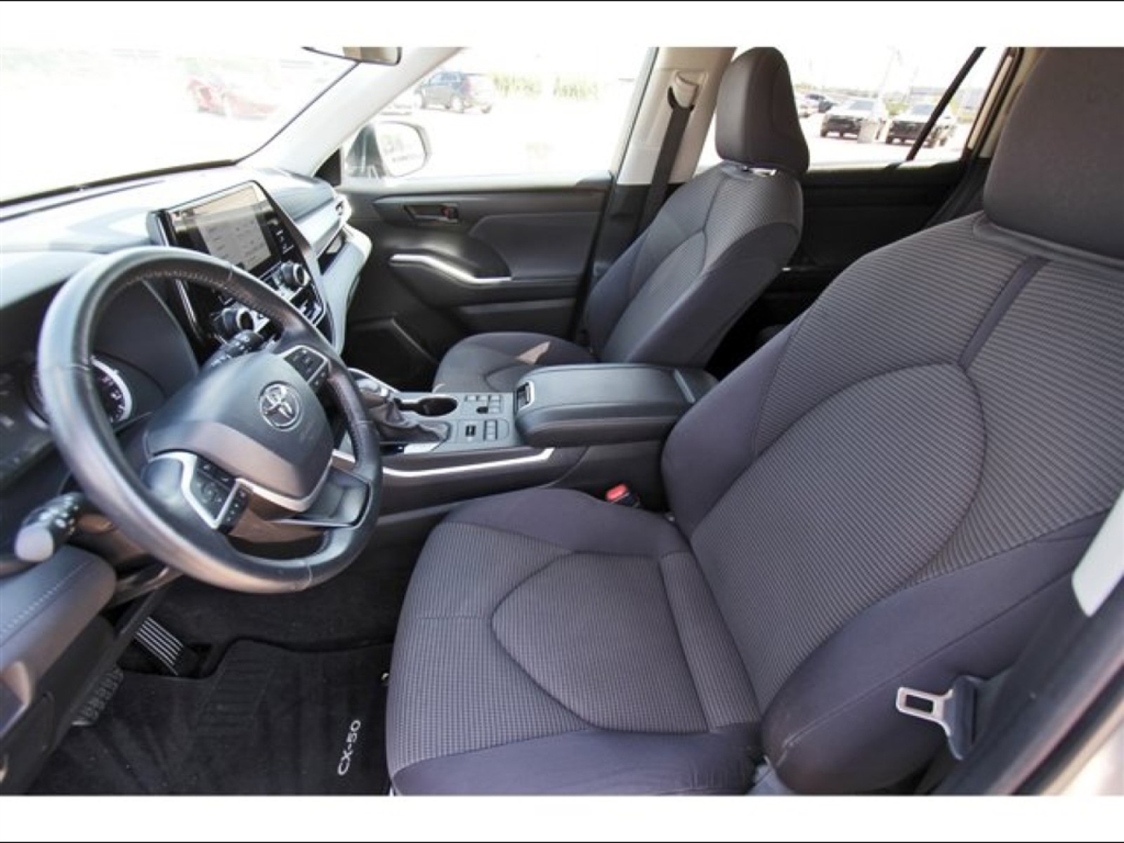 2024 Toyota Highlander LE - 9