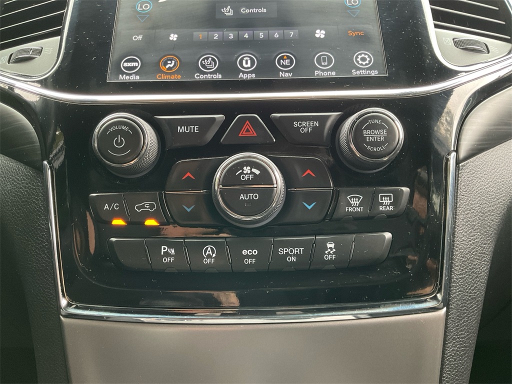 2020 Jeep Grand Cherokee Altitude photo 21