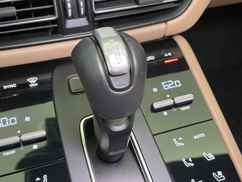 2024 Porsche Macan T photo 26
