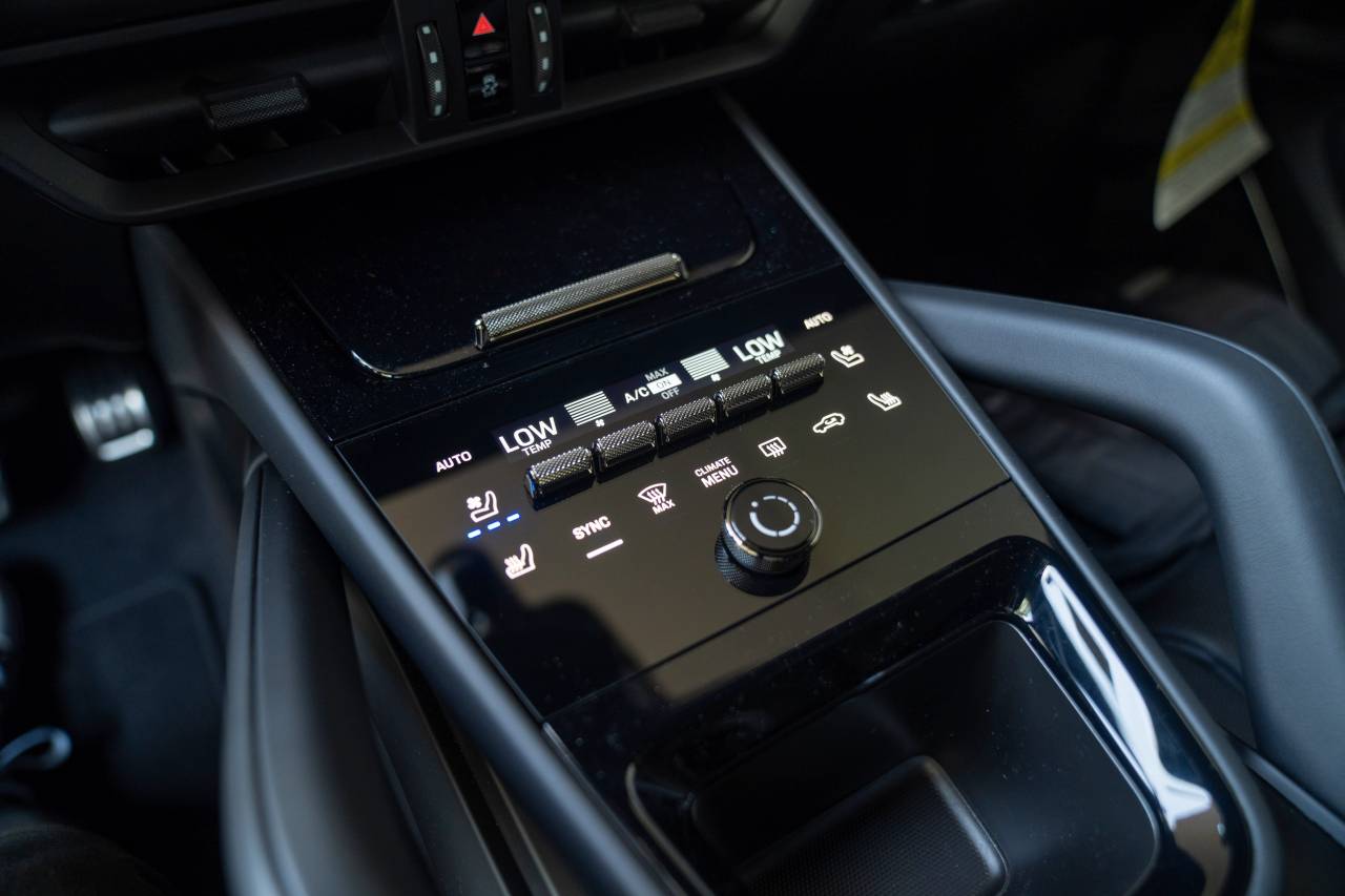 2025 Porsche Cayenne Turbo E-Hybrid Coupe photo 22