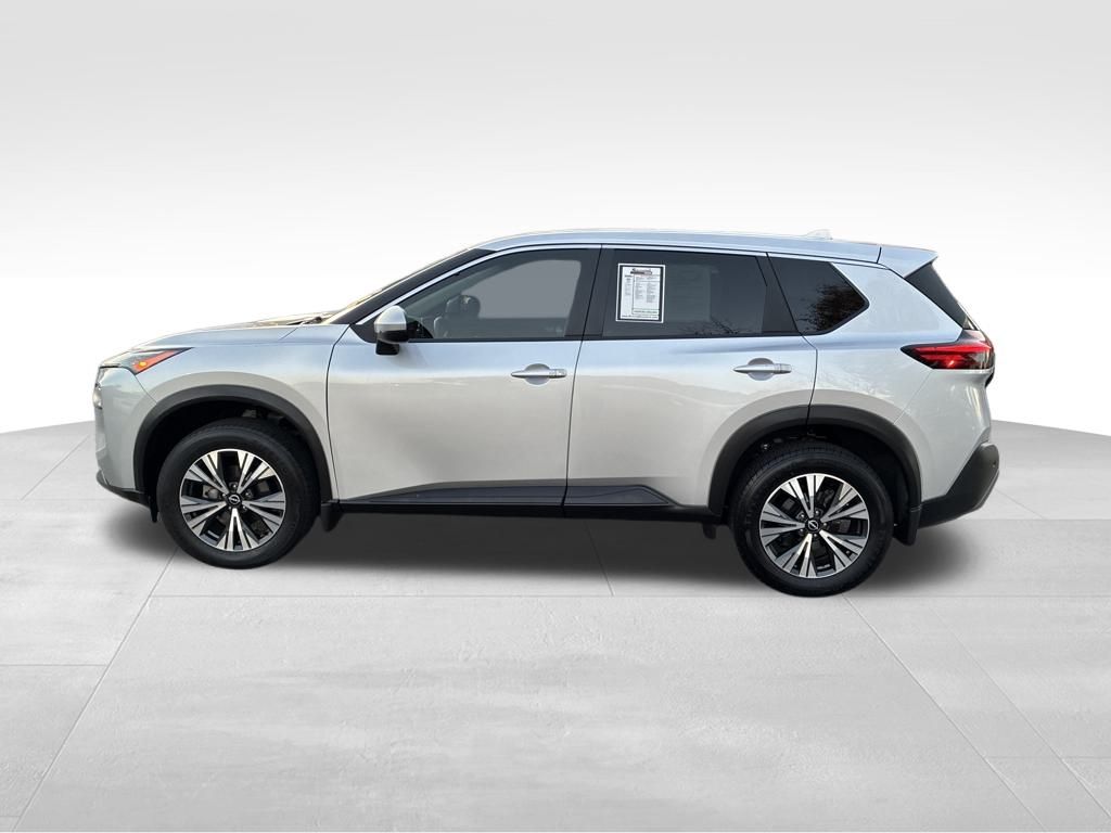 2022 Nissan Rogue SV photo 2