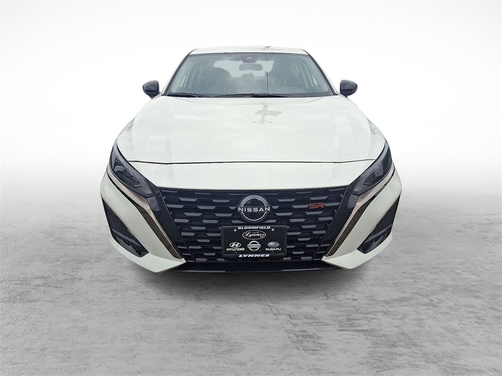 2025 Nissan Altima SR photo 2