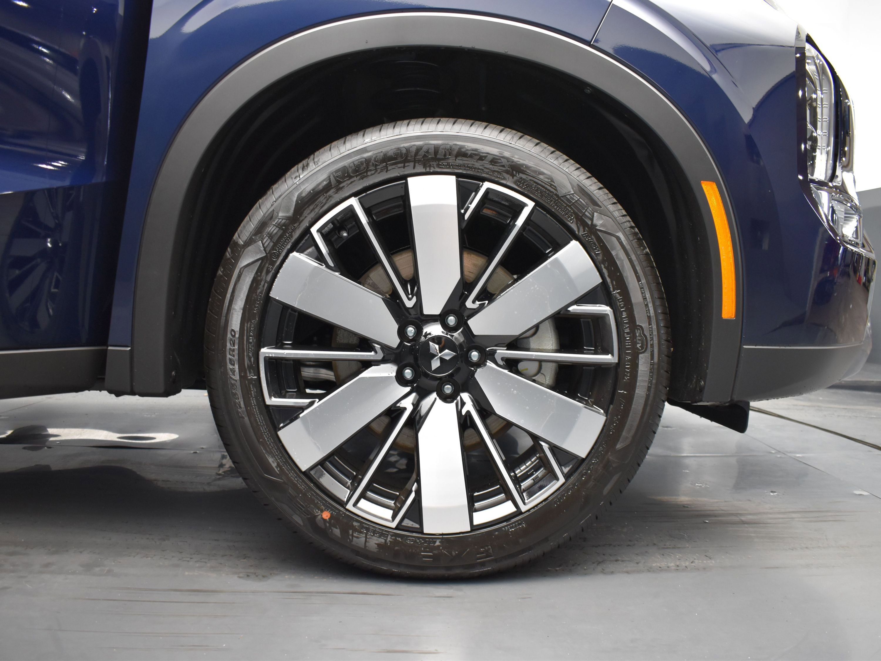 2025 Mitsubishi Outlander SE Ralliart photo 4