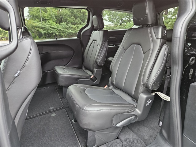 2026 Chrysler Pacifica photo 5