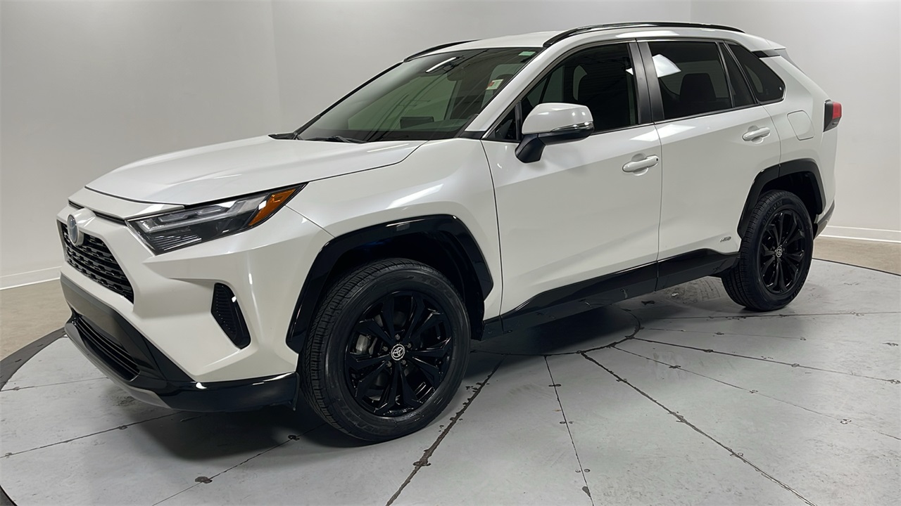 2022 Toyota RAV4 SE's photo