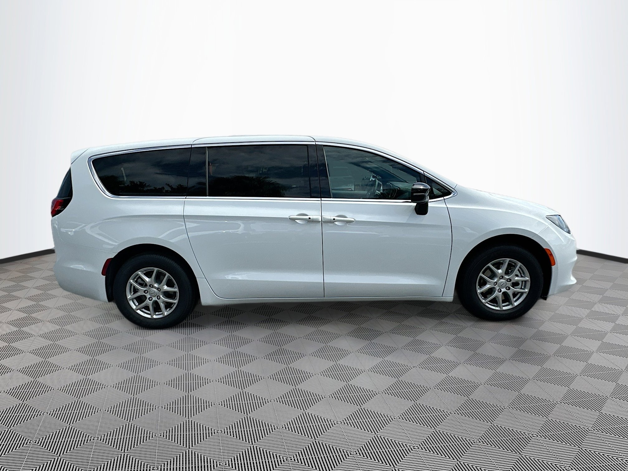 2026 Chrysler Voyager LX photo 3