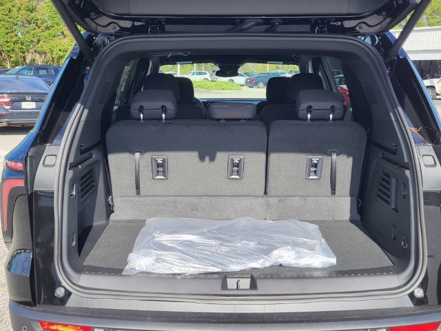 2026 Chevrolet Traverse photo 2