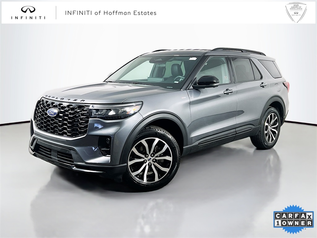 2025 Ford Explorer ST-LINE's photo