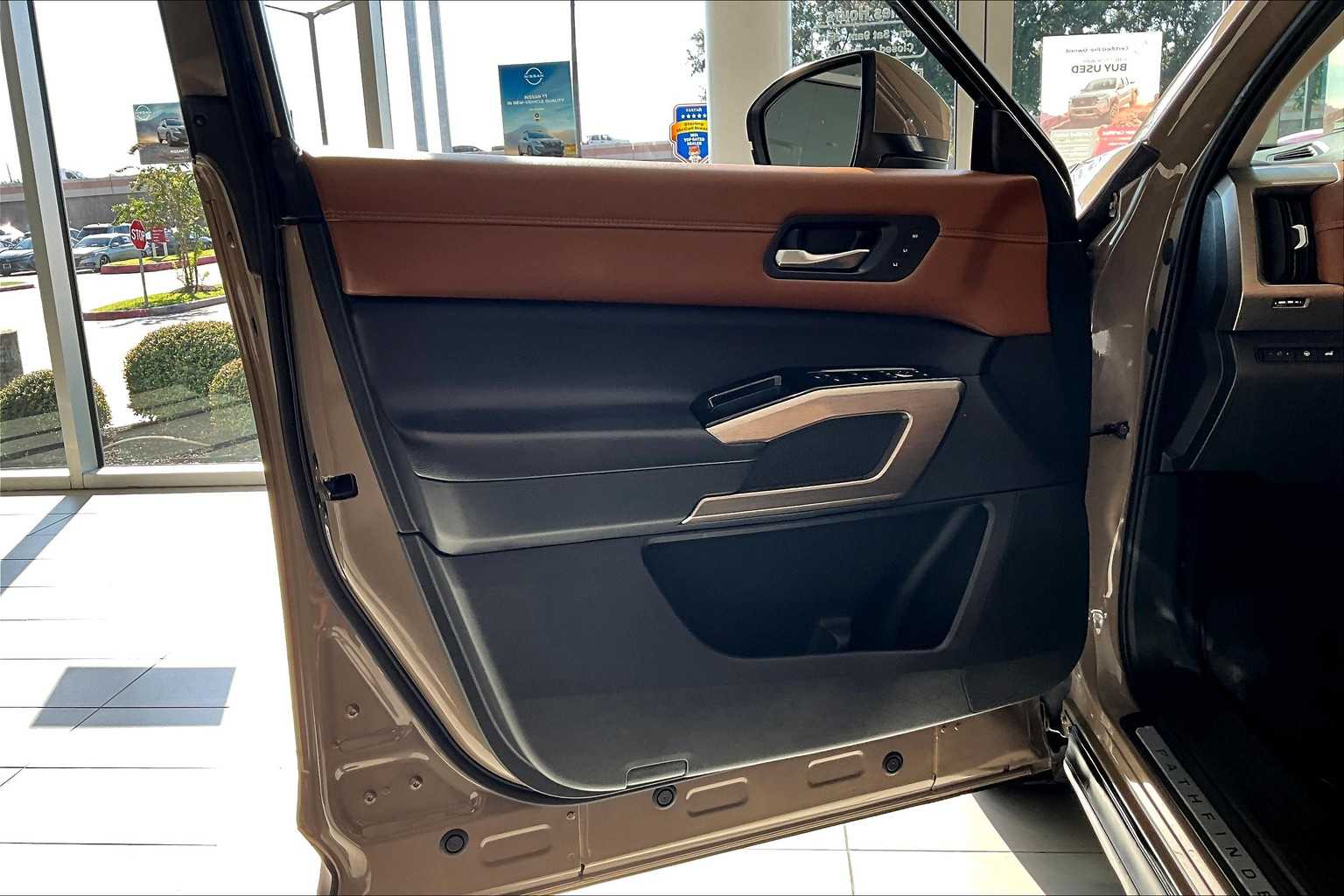 2023 Nissan Pathfinder Platinum photo 39