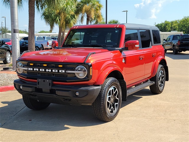 2024 Ford Bronco Outer Banks photo 3