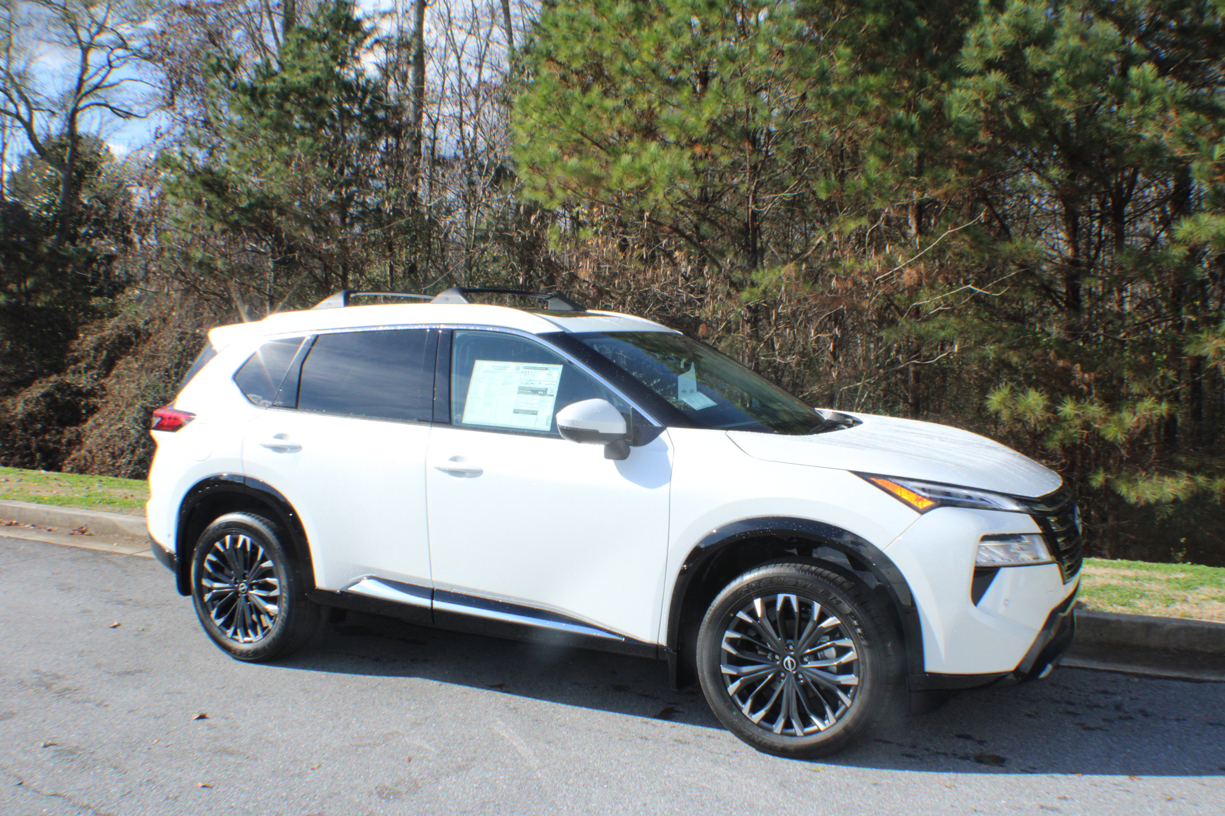 2026 Nissan Rogue Platinum's photo