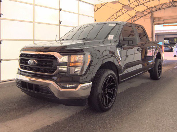 2023 Ford F-150 XLT photo 2
